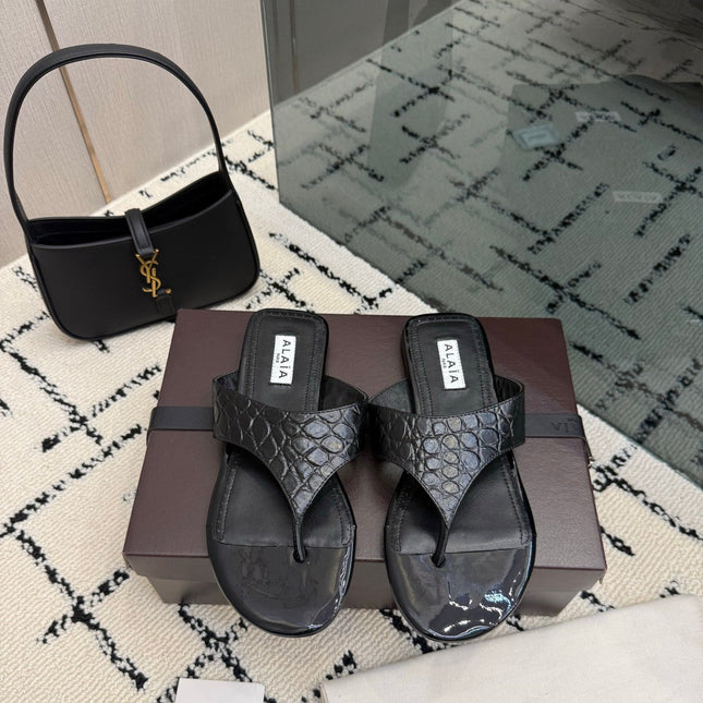 ALAIA 26S THONG MULE SANDALS IN BLACK CALFSKIN