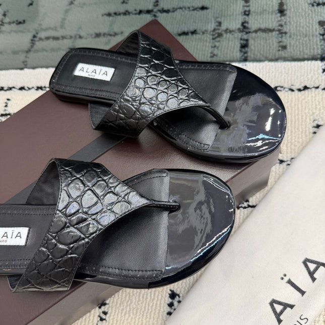 ALAIA 26S THONG MULE SANDALS IN BLACK CALFSKIN