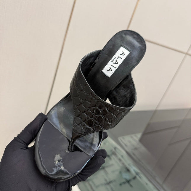 ALAIA 26S HEELED THONG MULE SANDALS IN BLACK CALFSKIN