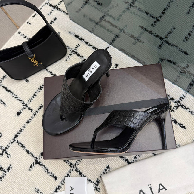 ALAIA 26S HEELED THONG MULE SANDALS IN BLACK CALFSKIN
