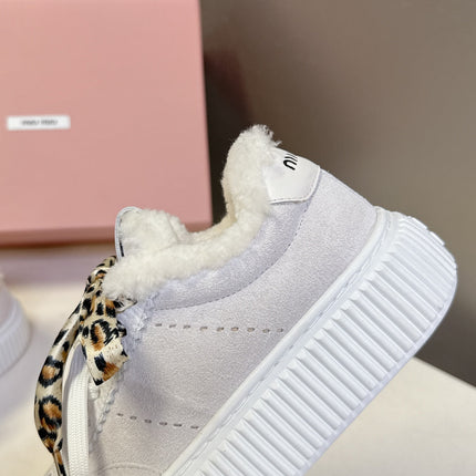 MIUMIU 25S SNEAKERS 45MM IN WHITE SUEDE WITH LEOPARD-PRINT LACES SHEARLING