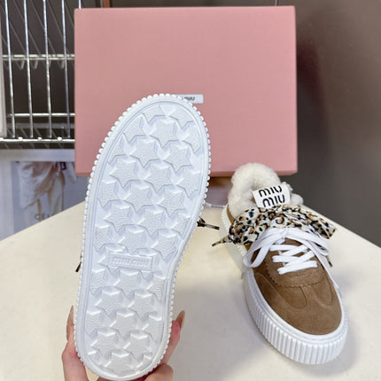 MIUMIU 25S SNEAKERS 45MM IN EARTH BROWN SUEDE WITH LEOPARD-PRINT LACES SHEARLING