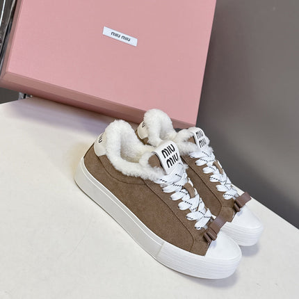 MIUMIU 25S SNEAKERS IN EARTH BROWN SUEDE WITH SHEARLING