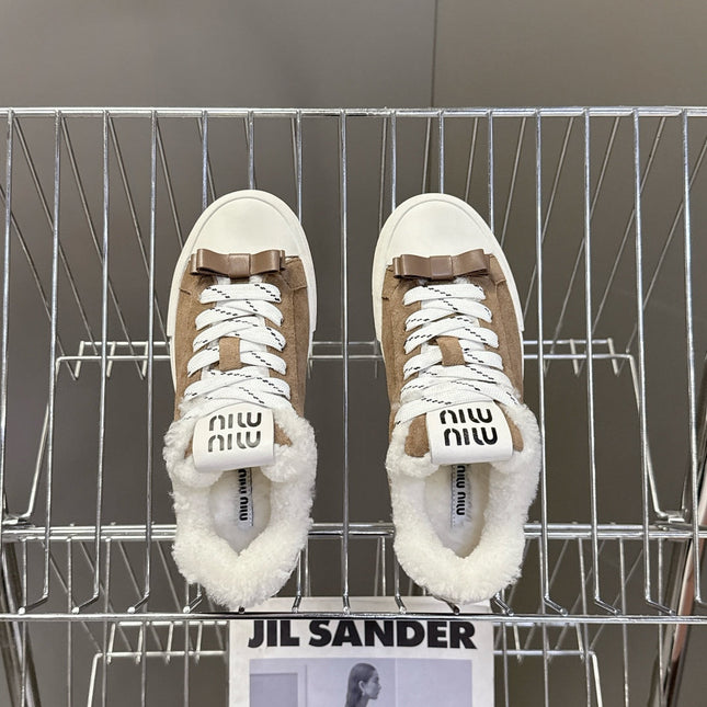 MIUMIU 25S SNEAKERS IN EARTH BROWN SUEDE WITH SHEARLING