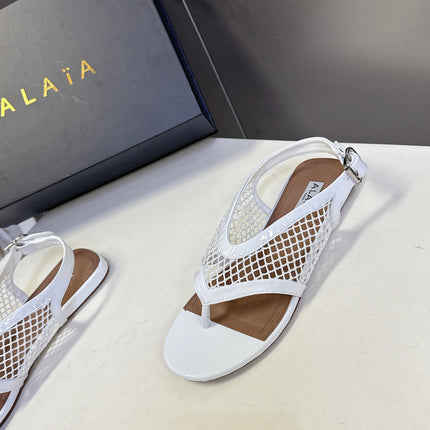 ALAIA 26S FLAT MESH THONG SANDALS IN WHITE PATENT CALFSKIN