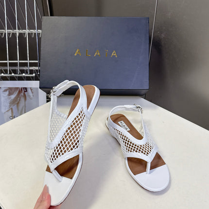 ALAIA 26S FLAT MESH THONG SANDALS IN WHITE PATENT CALFSKIN