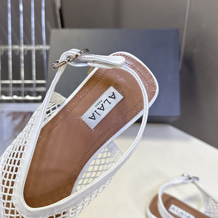 ALAIA 26S FLAT MESH THONG SANDALS IN WHITE PATENT CALFSKIN
