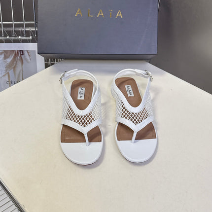 ALAIA 26S FLAT MESH THONG SANDALS IN WHITE PATENT CALFSKIN