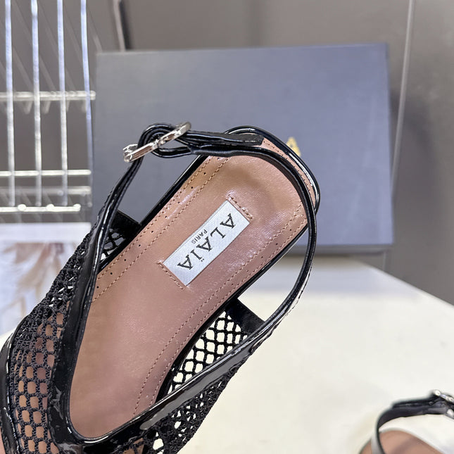 ALAIA 26S FLAT MESH THONG SANDALS IN BLACK PATENT CALFSKIN