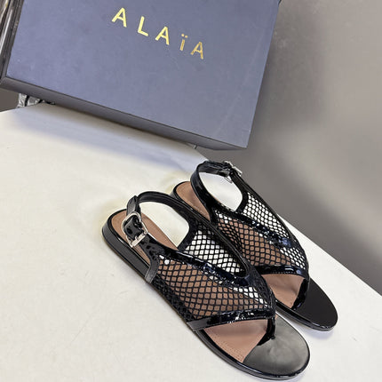 ALAIA 26S FLAT MESH THONG SANDALS IN BLACK PATENT CALFSKIN