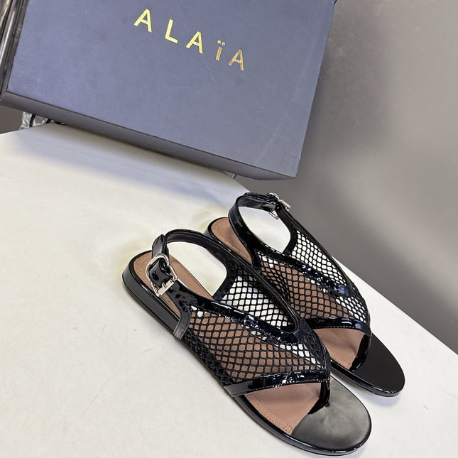 ALAIA 26S FLAT MESH THONG SANDALS IN BLACK PATENT CALFSKIN