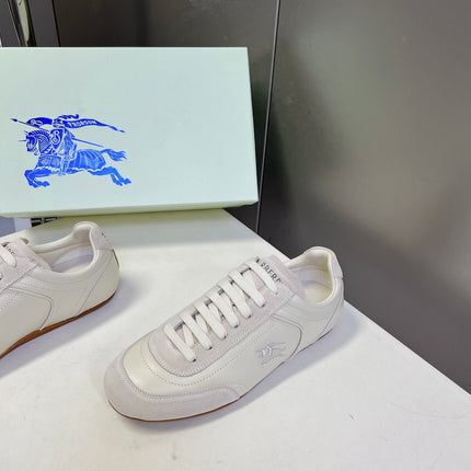 BURBERRY 26S LOW TOP SNEAKERS IN IVORY WHITE CALFSKIN AND SUEDE