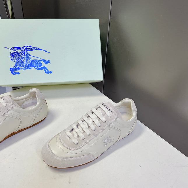 BURBERRY 26S LOW TOP SNEAKERS IN IVORY WHITE CALFSKIN AND SUEDE