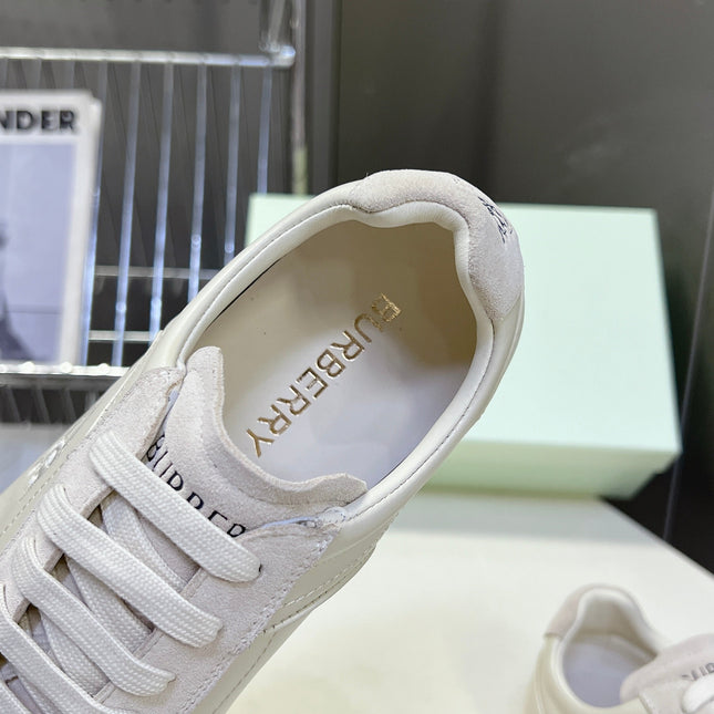 BURBERRY 26S LOW TOP SNEAKERS IN IVORY WHITE CALFSKIN AND SUEDE