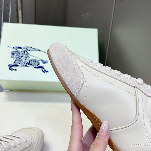 BURBERRY 26S LOW TOP SNEAKERS IN IVORY WHITE CALFSKIN AND SUEDE