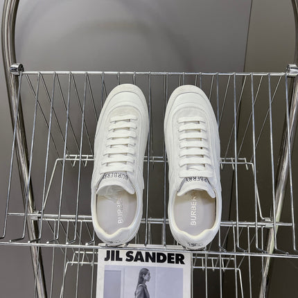BURBERRY 26S LOW TOP SNEAKERS IN CREAM WHITE CALFSKIN AND SUEDE