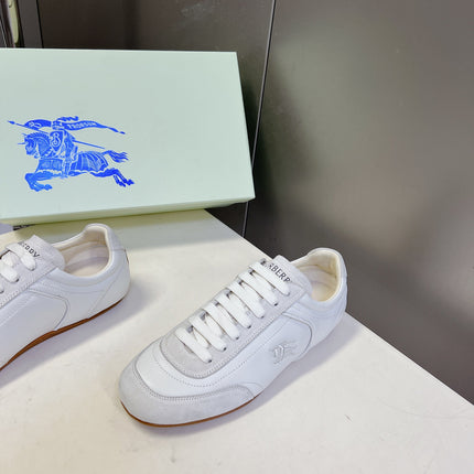 BURBERRY 26S LOW TOP SNEAKERS IN CREAM WHITE CALFSKIN AND SUEDE