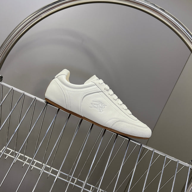 BURBERRY 26S LOW TOP SNEAKERS IN CREAM WHITE CALFSKIN AND SUEDE