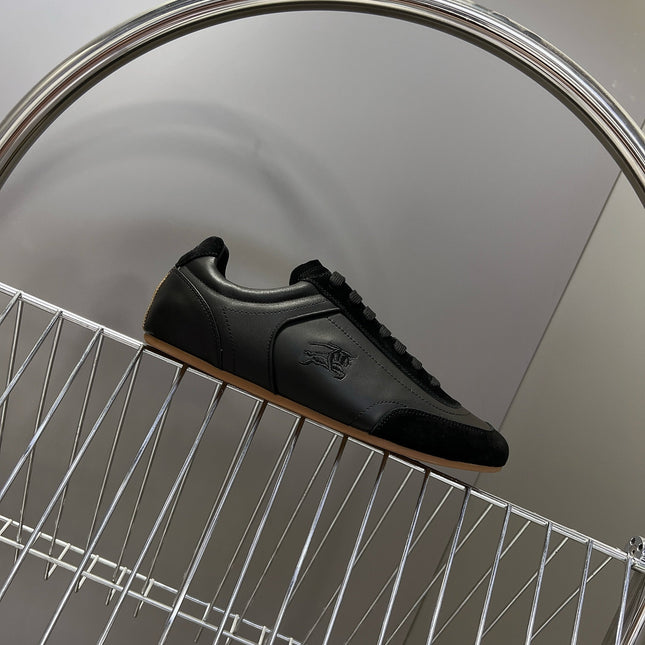 BURBERRY 26S LOW TOP SNEAKERS IN BLACK CALFSKIN AND SUEDE