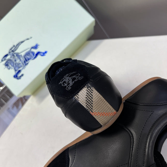 BURBERRY 26S LOW TOP SNEAKERS IN BLACK CALFSKIN AND SUEDE