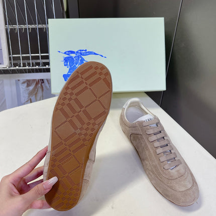 BURBERRY 26S LOW TOP SNEAKERS IN TAUPE BEIGE SUEDE