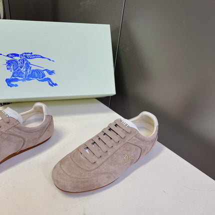 BURBERRY 26S LOW TOP SNEAKERS IN TAUPE BEIGE SUEDE
