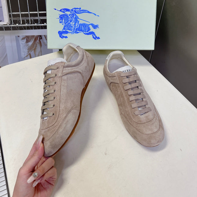 BURBERRY 26S LOW TOP SNEAKERS IN TAUPE BEIGE SUEDE