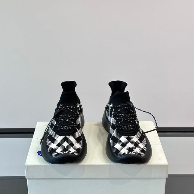 BURBERRY 26S CHECK KNIT SOCK SNEAKERS IN BLACK AND WHITE FABRIC
