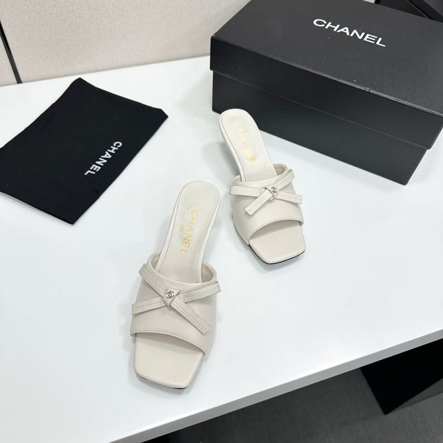 CHANEL 26S HIGH HEEL MULE SANDALS 50 MM IN WHITE LAMBSKIN WITH BOW DETAIL