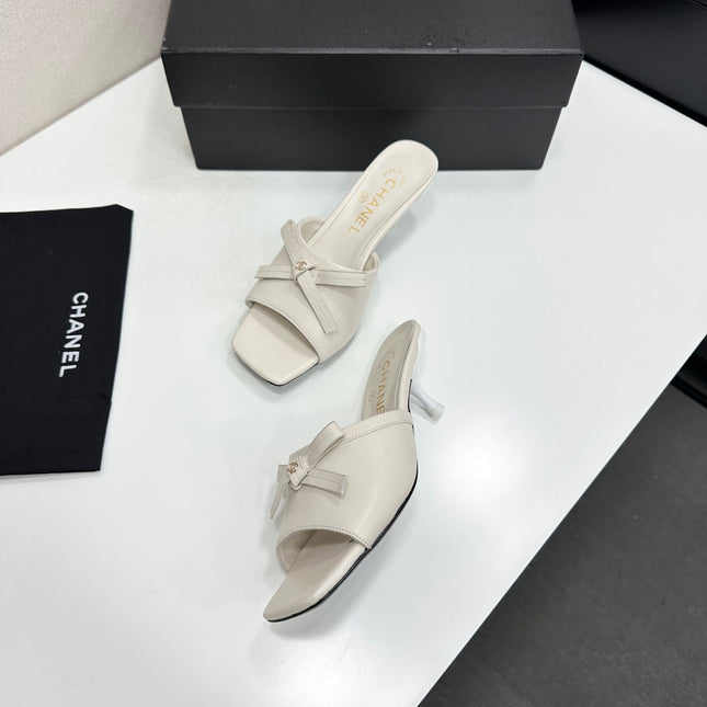 CHANEL 26S HIGH HEEL MULE SANDALS 50 MM IN WHITE LAMBSKIN WITH BOW DETAIL