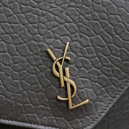 YSL 25S CASSANDRE ENVELOPE MESSENGER 35 IN LIGHT MUSK LAMBSKIN GOLD HARDWARE