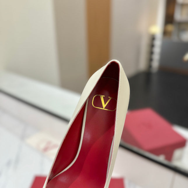 VALENTINO 26S HIGH HEELS 75 MM IN CREAM WHITE SMOOTH CALFSKIN WITH GOLD HARDWARE