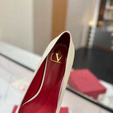 VALENTINO 26S HIGH HEELS 45 MM IN CREAM WHITE SMOOTH CALFSKIN WITH GOLD HARDWARE