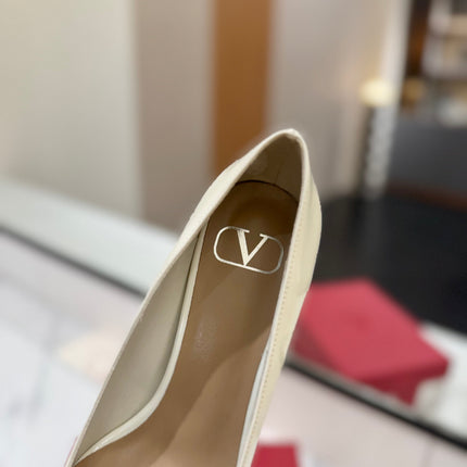 VALENTINO 26S HIGH HEELS 45 MM IN CREAM WHITE PATENT CALFSKIN