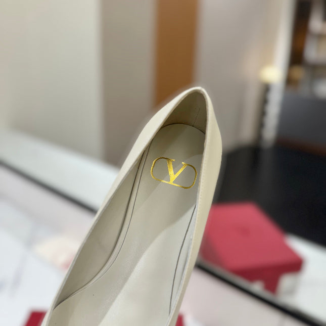 VALENTINO 26S BALLET FLATS IN CREAM WHITE SMOOTH CALFSKIN