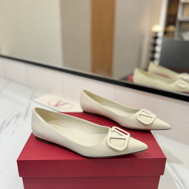 VALENTINO 26S BALLET FLATS IN CREAM WHITE SMOOTH CALFSKIN