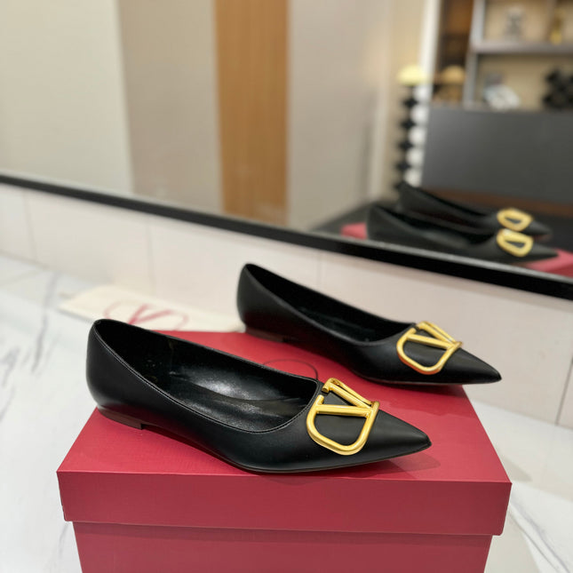 VALENTINO 26S BALLET FLATS IN BLACK SMOOTH CALFSKIN WITH GOLD HARDWARE