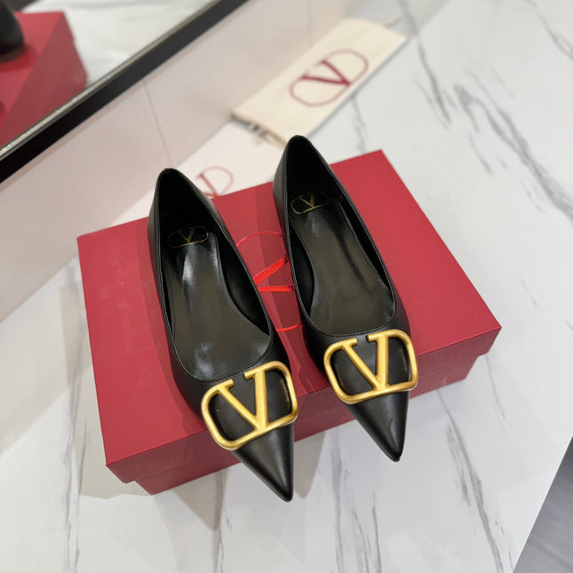 VALENTINO 26S BALLET FLATS IN BLACK SMOOTH CALFSKIN WITH GOLD HARDWARE