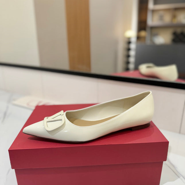 VALENTINO 26S BALLET FLATS IN WHITE PATENT CALFSKIN