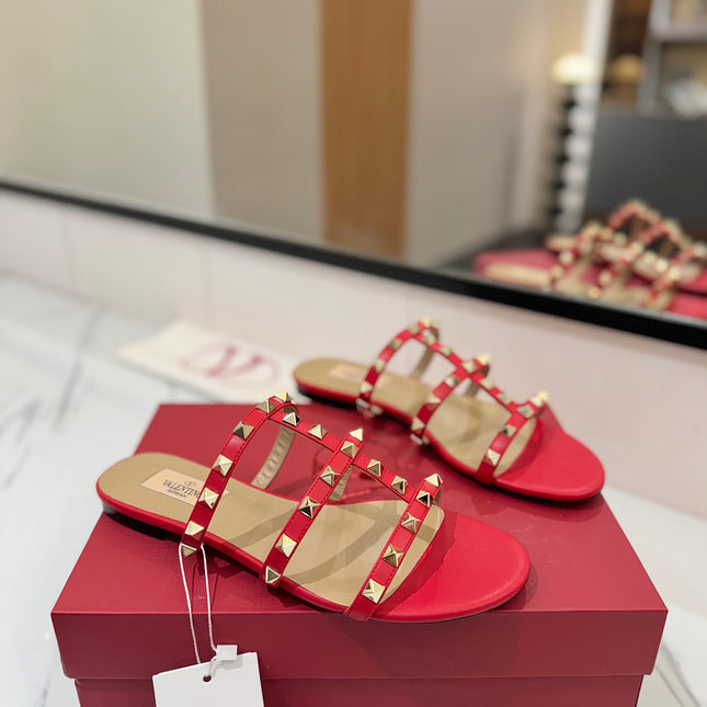 VALENTINO 26S SANDALS IN RED CALFSKIN WITH GOLD STUDS