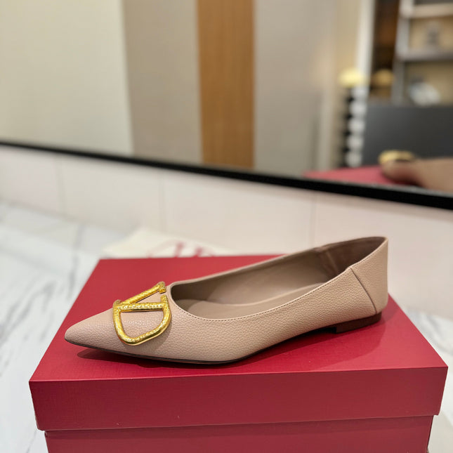 VALENTINO 26S BALLET FLATS IN NUDE GRAINED CALFSKIN WITH GOLD HARDWARE