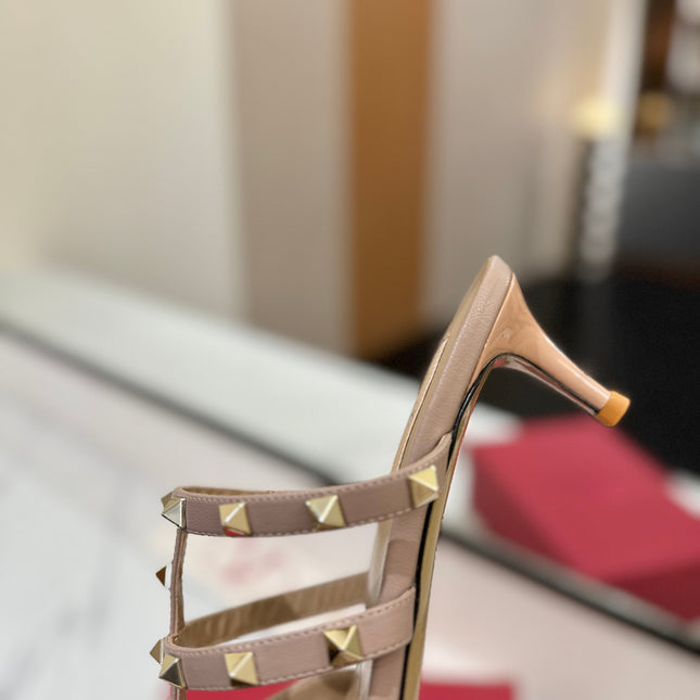 VALENTINO 26S STUDDED HEELED MULES 50 MM IN BEIGE PINK PATENT CALFSKIN