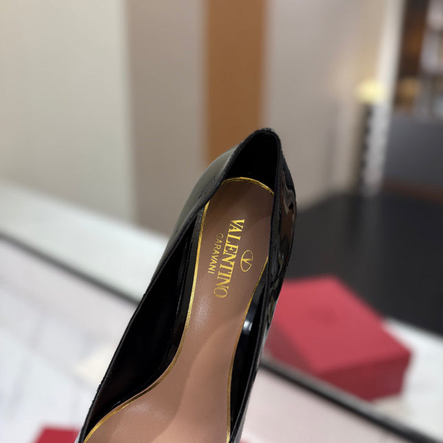 VALENTINO 26S POINTED-TOE PUMPS 65 MM IN BLACK PATENT CALFSKIN