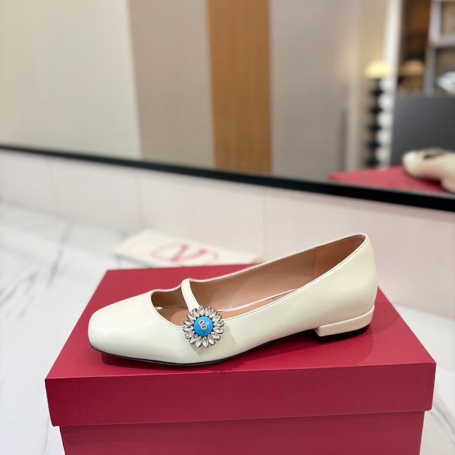 VALENTINO 26S MARY JANE FLATS IN WHITE CALFSKIN WITH CRYSTAL FLOWER