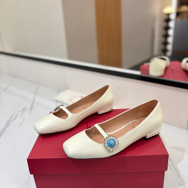 VALENTINO 26S MARY JANE FLATS IN WHITE CALFSKIN WITH CRYSTAL FLOWER