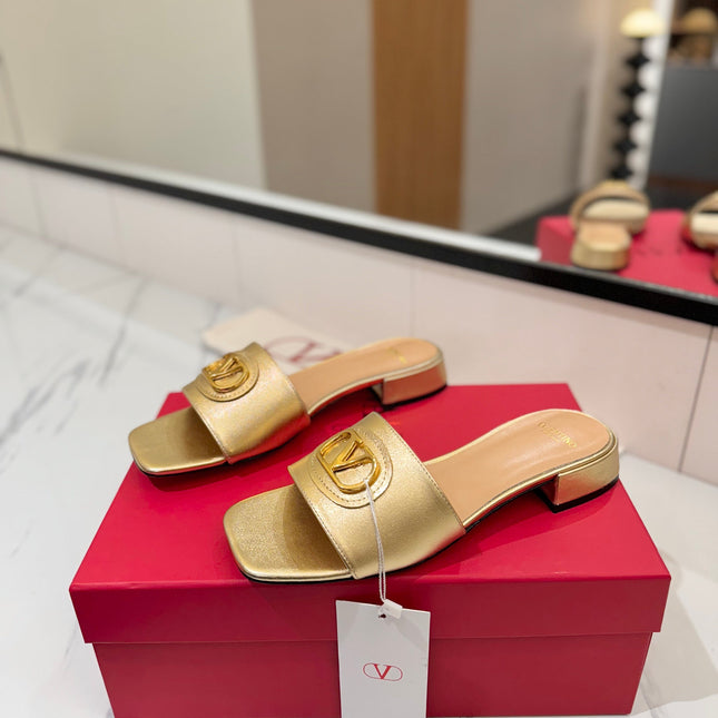 VALENTINO 26S SANDALS IN GOLD SMOOTH CALFSKIN WITH GOLD HARDWARE