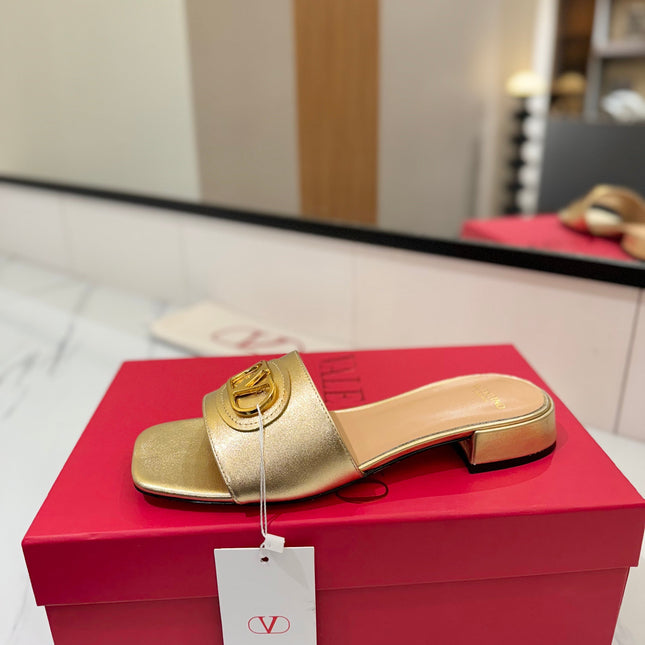 VALENTINO 26S SANDALS IN GOLD SMOOTH CALFSKIN WITH GOLD HARDWARE