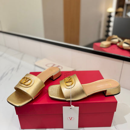 VALENTINO 26S SANDALS IN GOLD SMOOTH CALFSKIN WITH GOLD HARDWARE