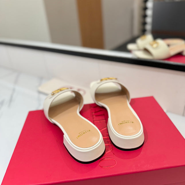 VALENTINO 26S SANDALS IN WHITE SMOOTH CALFSKIN WITH GOLD HARDWARE