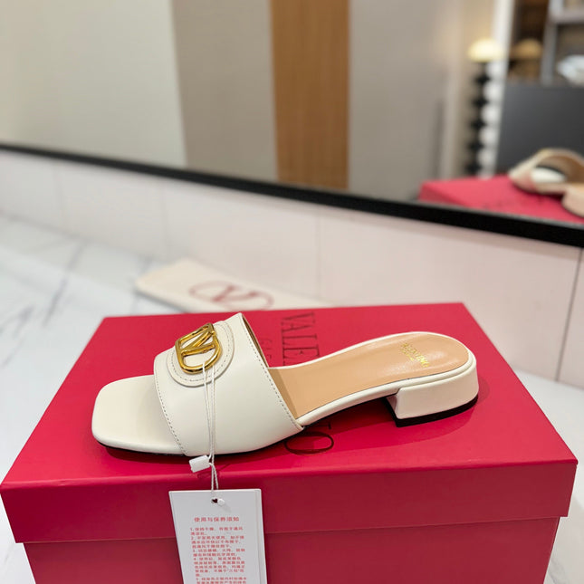VALENTINO 26S SANDALS IN WHITE SMOOTH CALFSKIN WITH GOLD HARDWARE